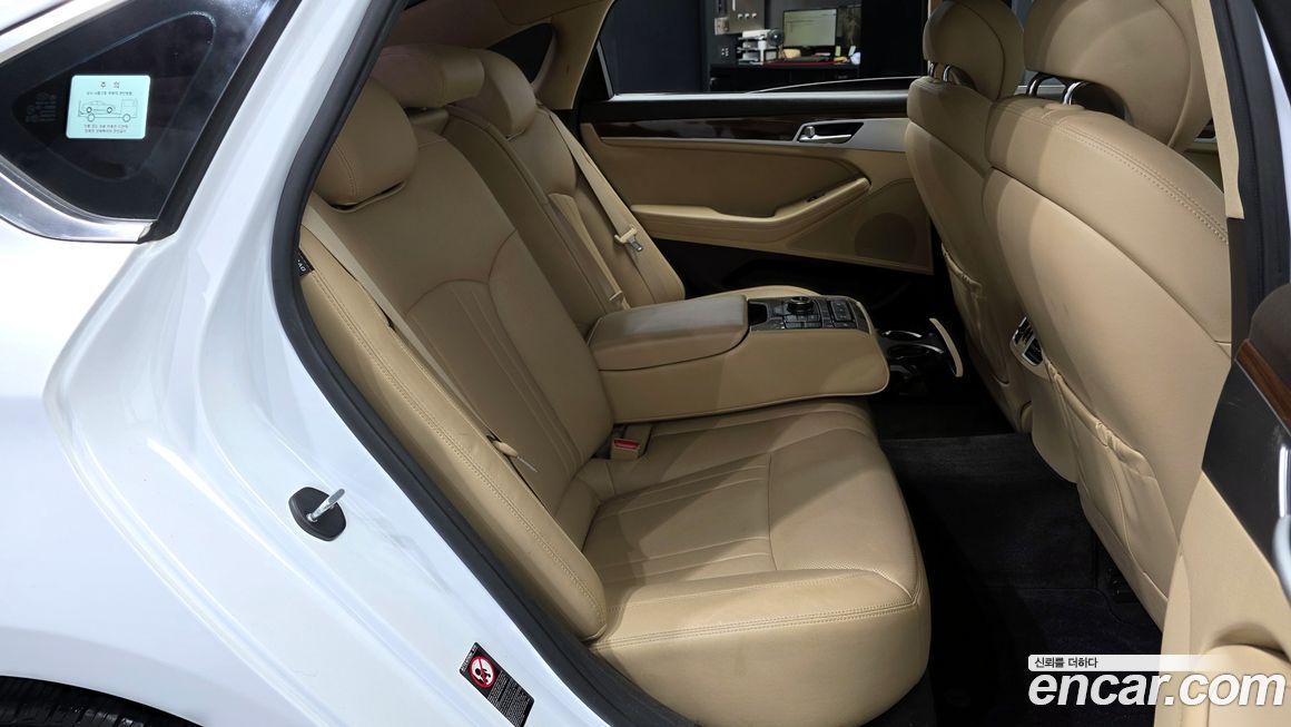 Hyundai Genesis 2016