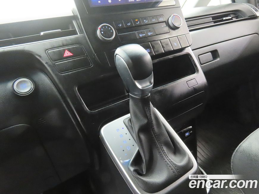 Hyundai Staria 2024