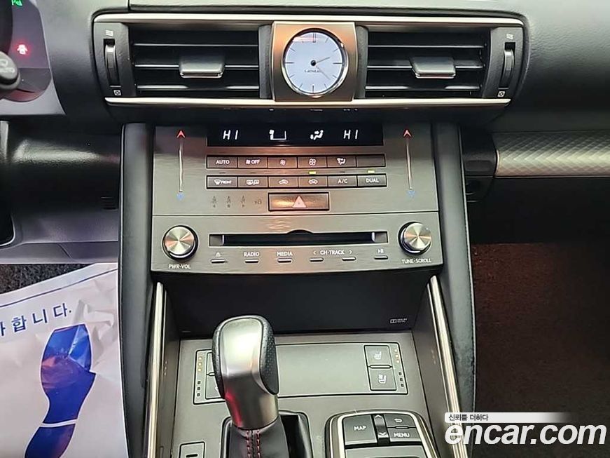 Lexus IS 2019