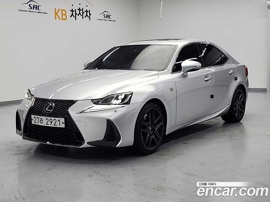 Lexus IS 2019