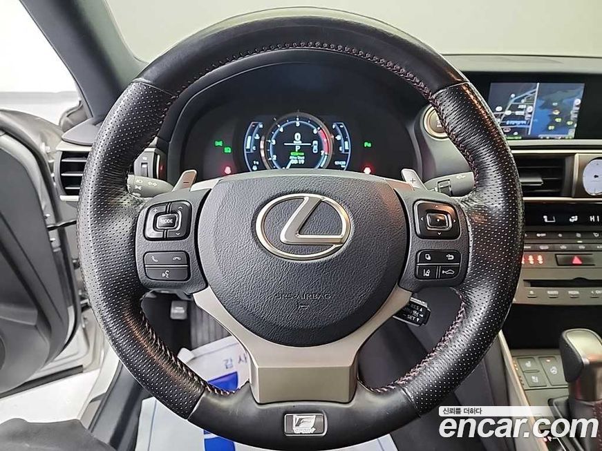 Lexus IS 2019