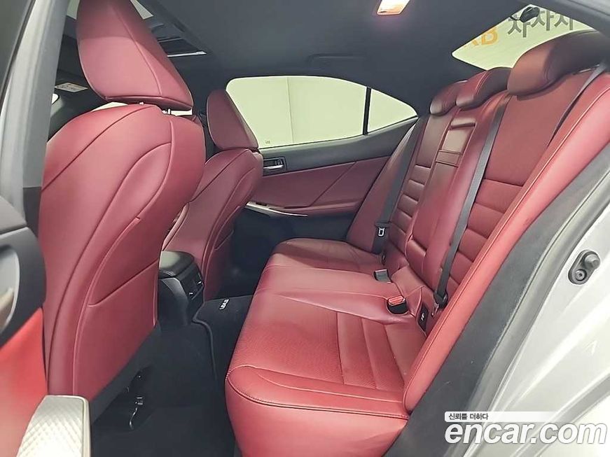 Lexus IS 2019