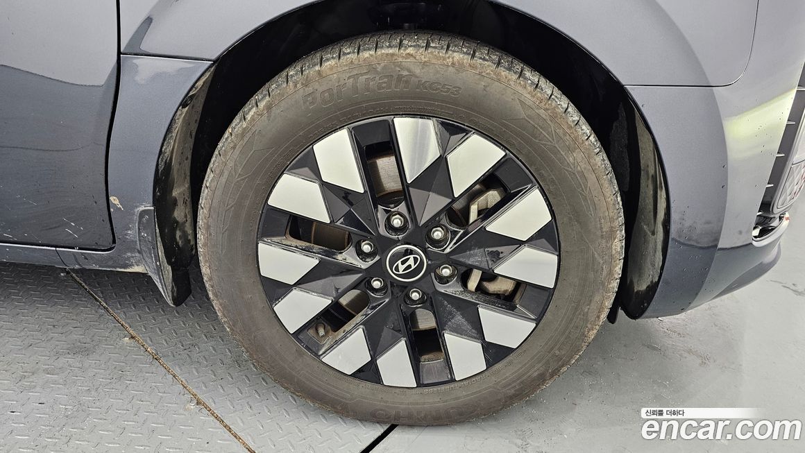 Hyundai Staria 2025