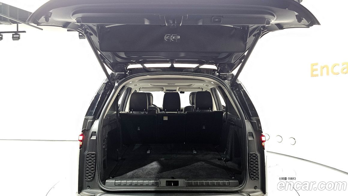 Land Rover Discovery 2023