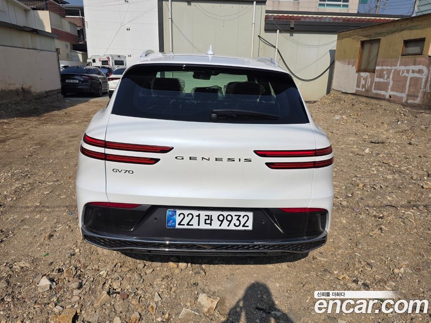 Genesis GV70 2025