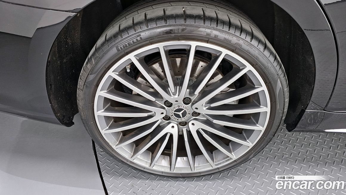 Mercedes-Benz S-Class 2024