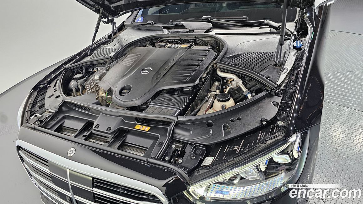 Mercedes-Benz S-Class 2024