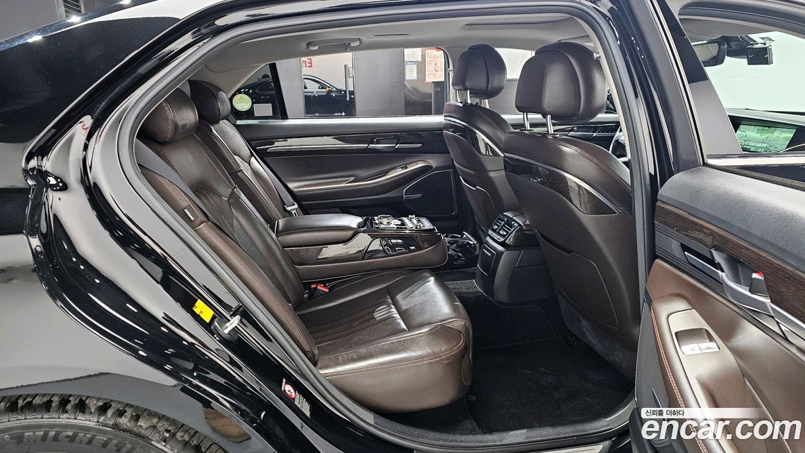 Genesis EQ900 2016