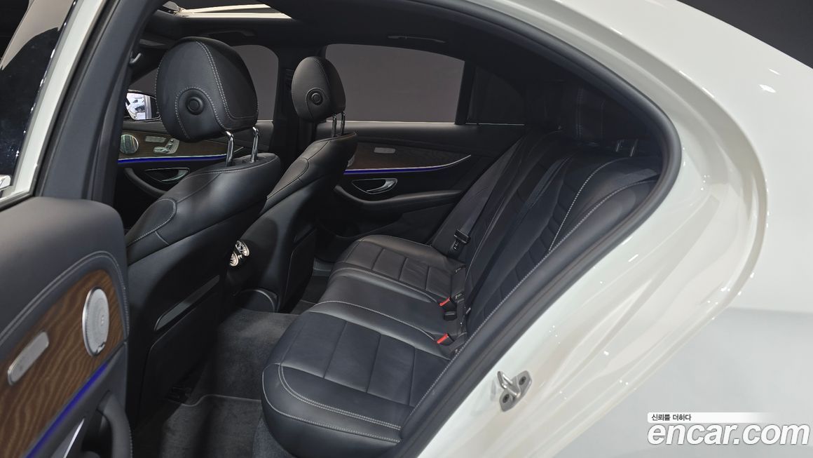 Mercedes-Benz E-Class 2021