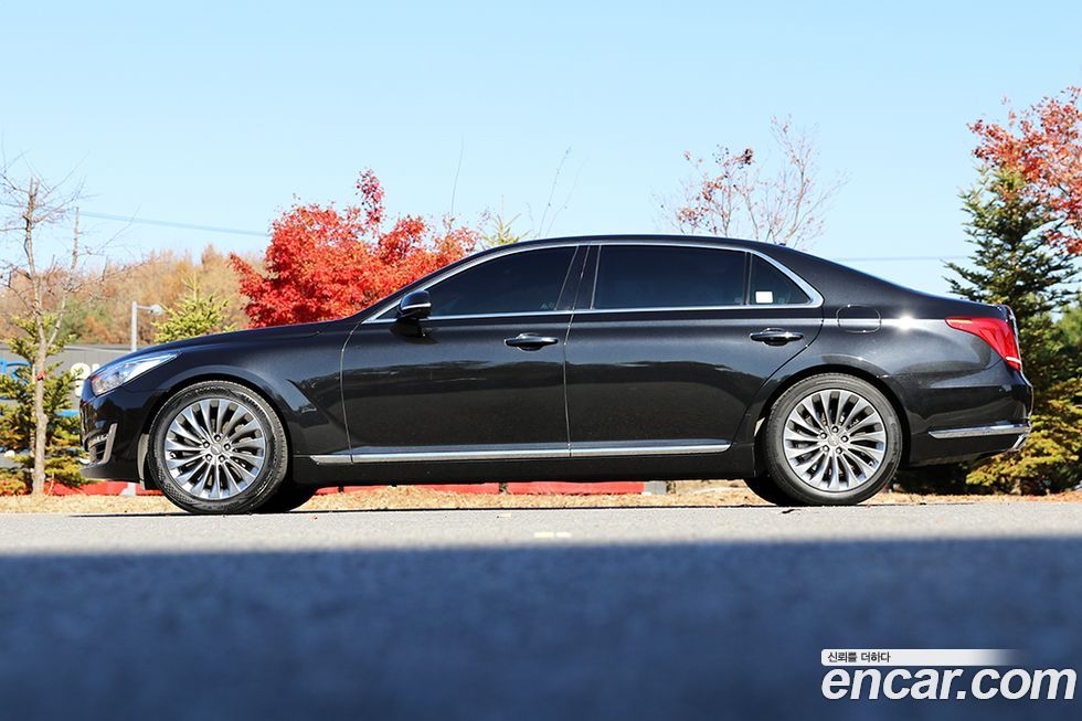 Genesis EQ900 2018