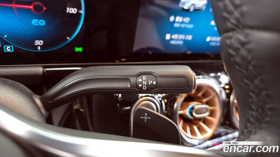 Mercedes-Benz EQA 2021