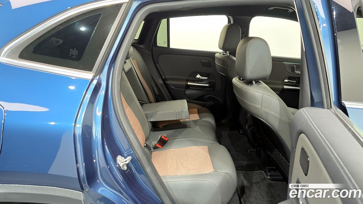 Mercedes-Benz EQA 2021