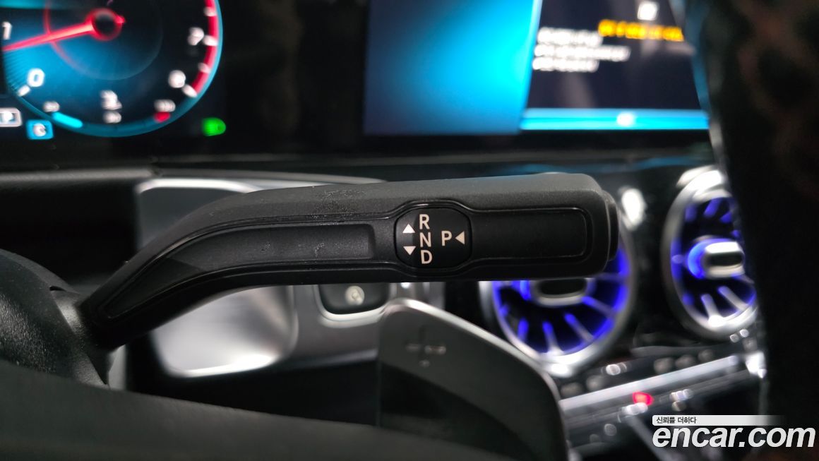 Mercedes-Benz GLB-Class 2021