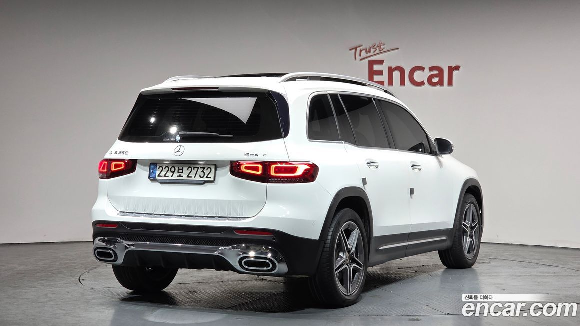 Mercedes-Benz GLB-Class 2021