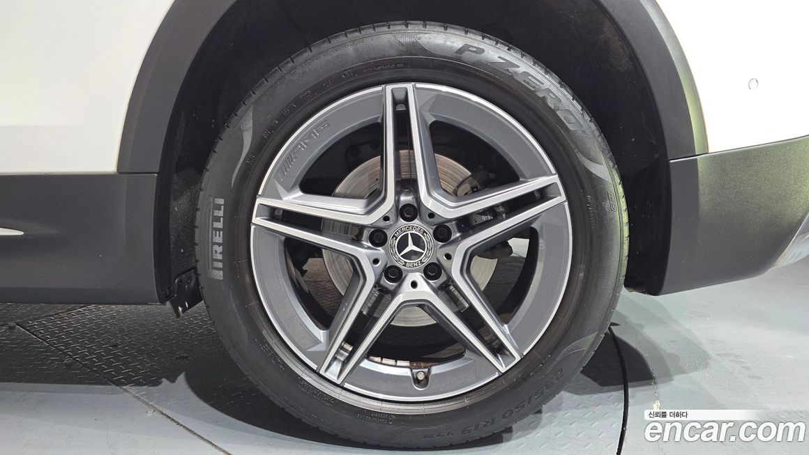 Mercedes-Benz GLB-Class 2021