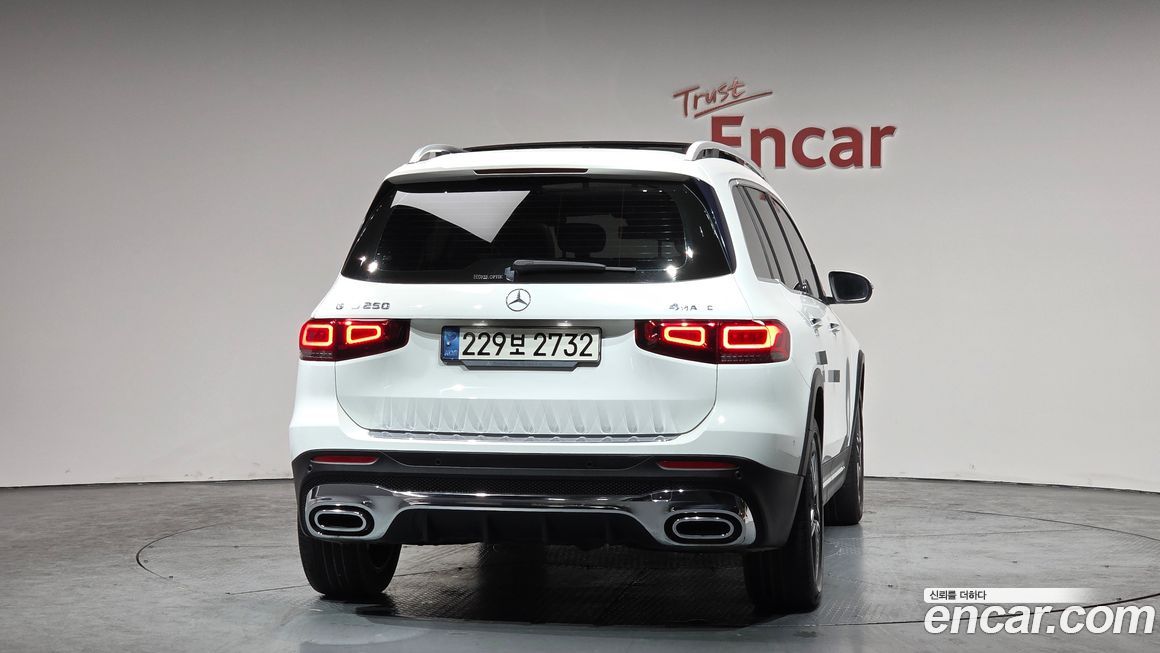 Mercedes-Benz GLB-Class 2021