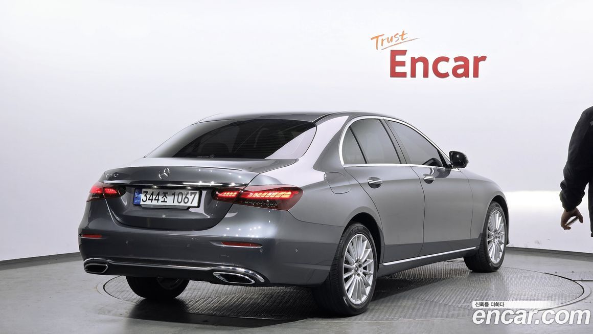 Mercedes-Benz E-Class 2022