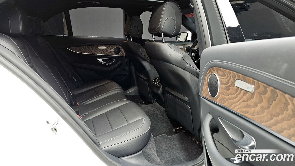Mercedes-Benz E-Class 2022