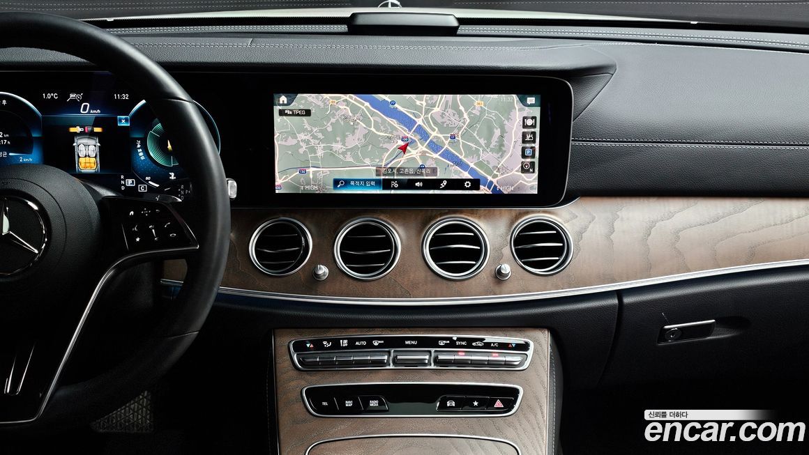 Mercedes-Benz E-Class 2022