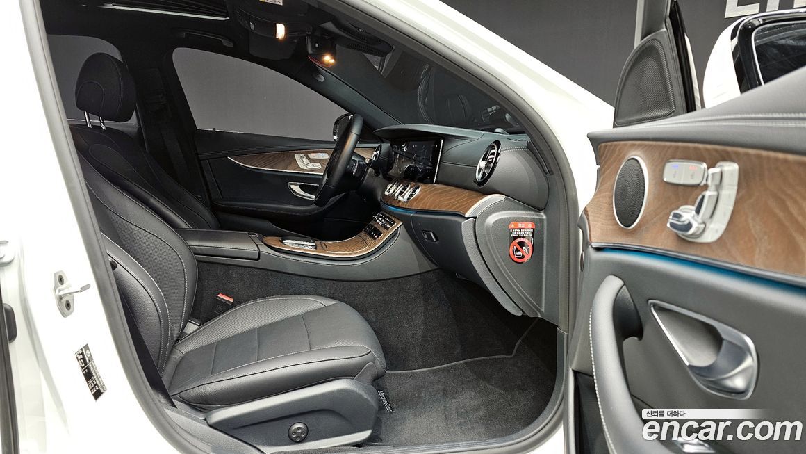 Mercedes-Benz E-Class 2022