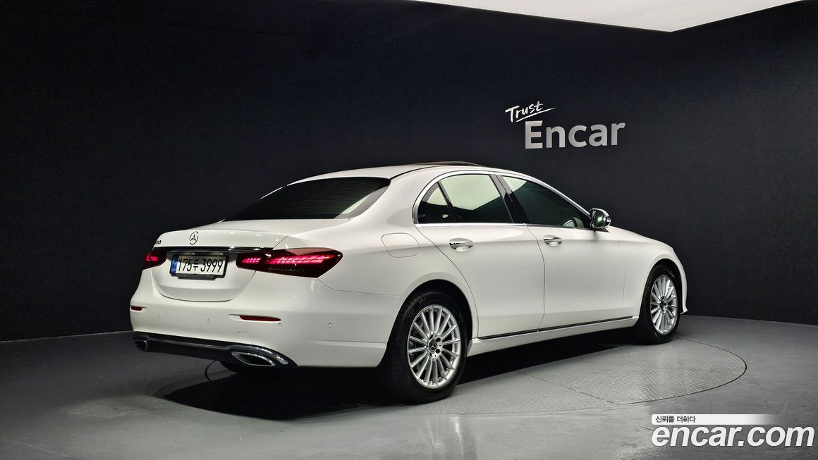 Mercedes-Benz E-Class 2022