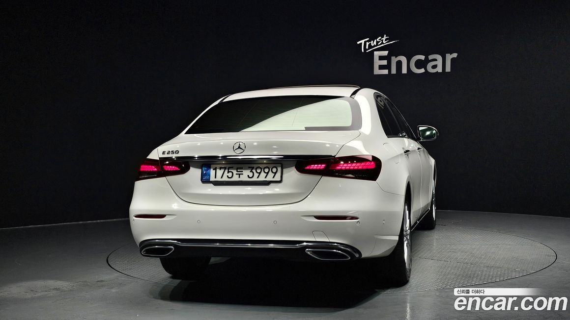 Mercedes-Benz E-Class 2022