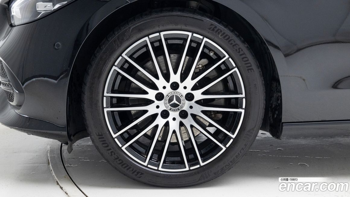 Mercedes-Benz C-Class 2024