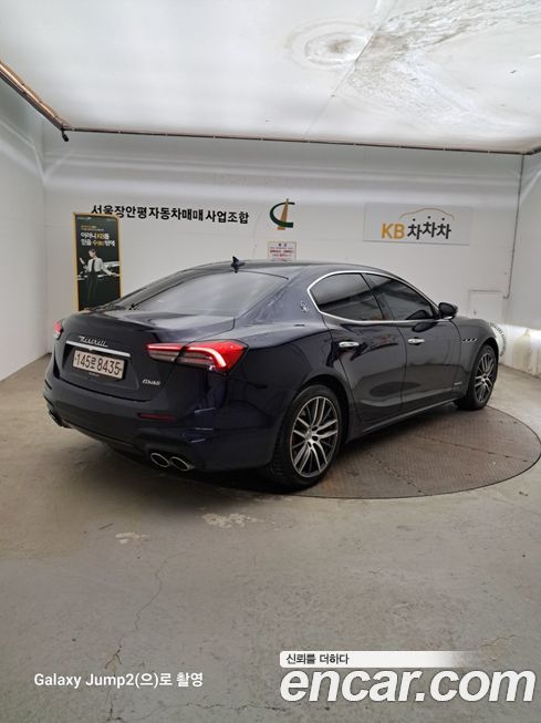 Maserati Ghibli 2021
