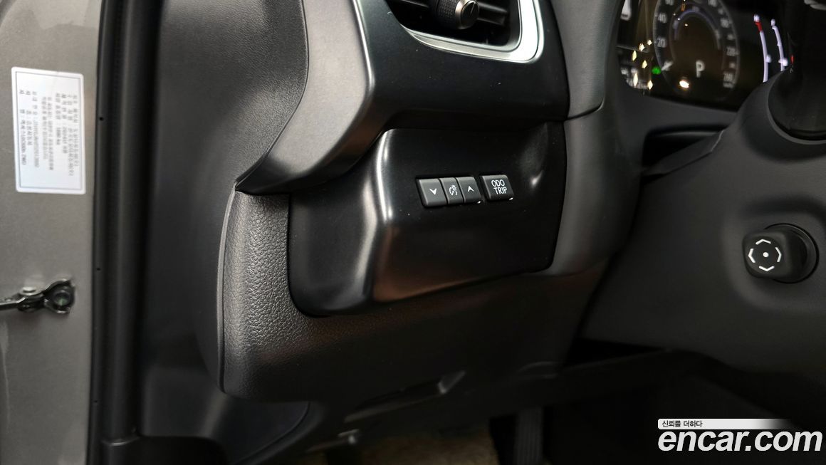 Lexus UX 2025