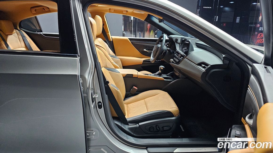 Lexus ES 2024