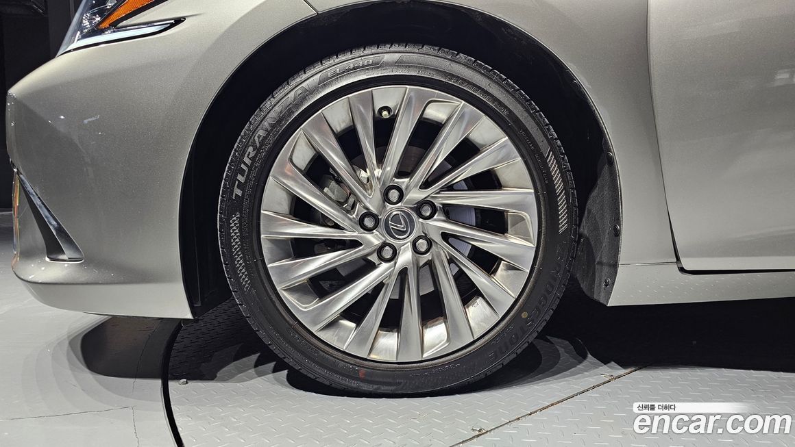 Lexus ES 2024