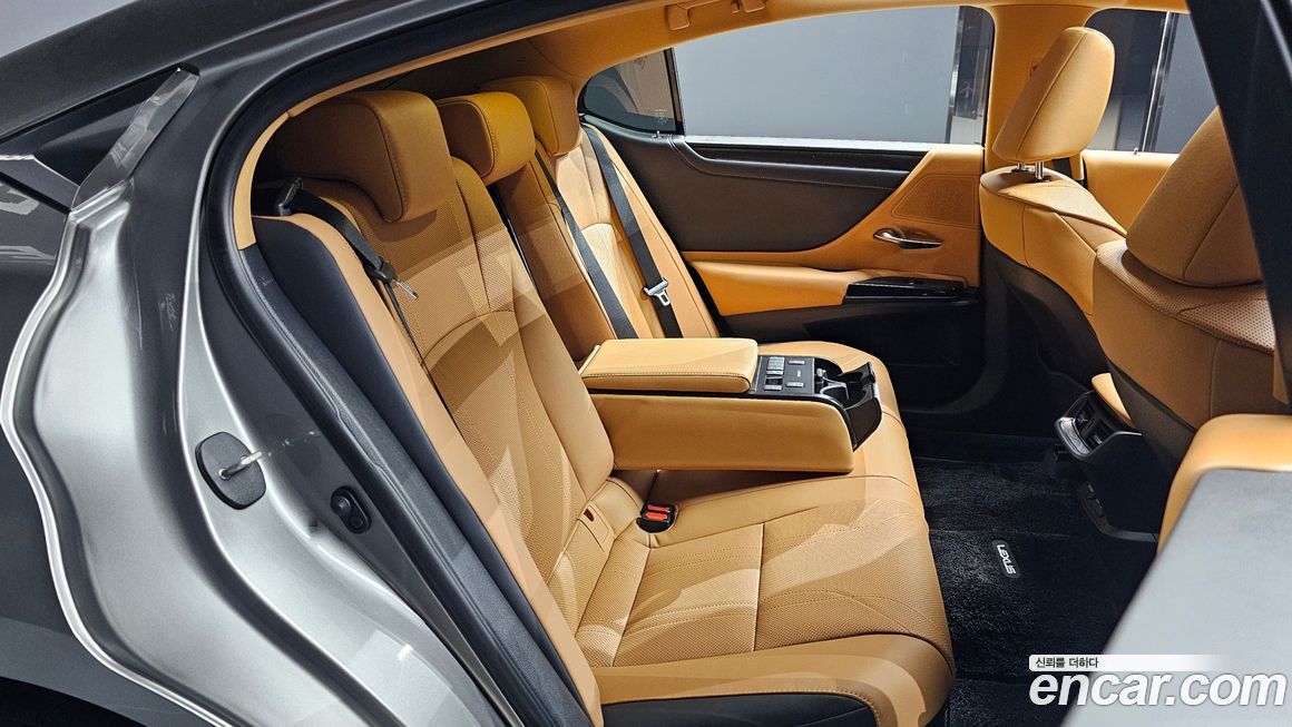 Lexus ES 2024