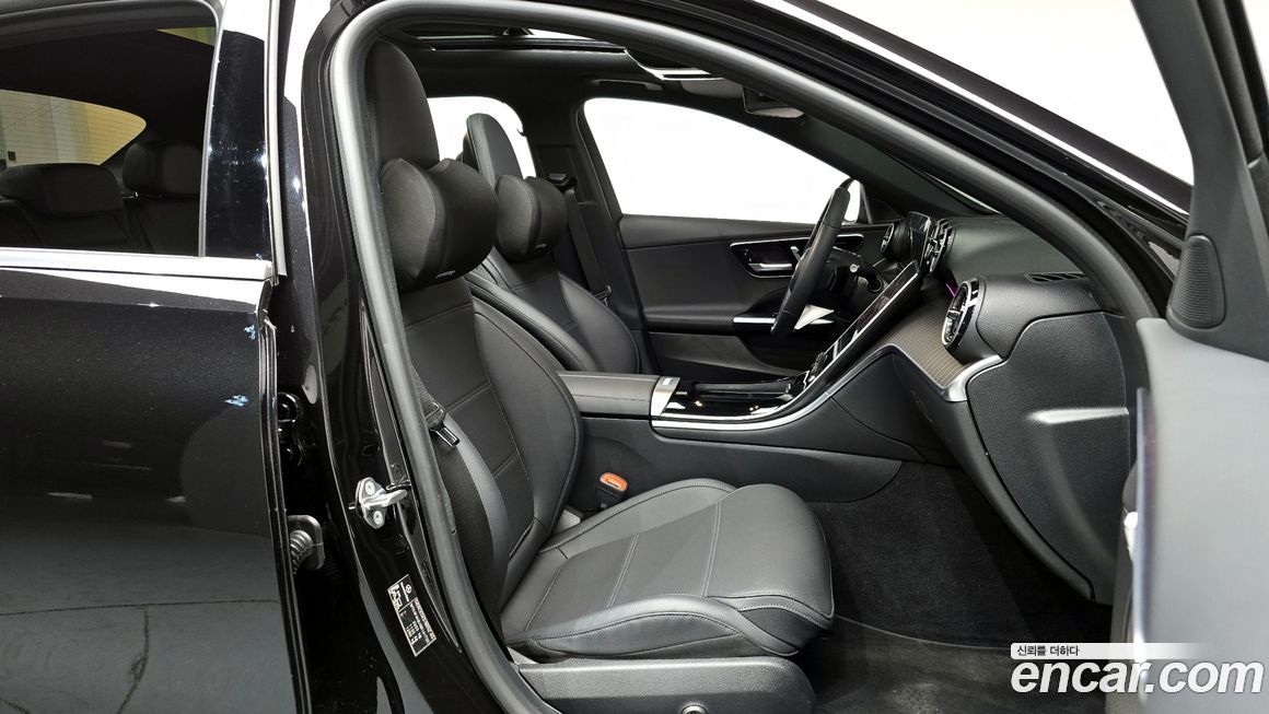 Mercedes-Benz C-Class 2024