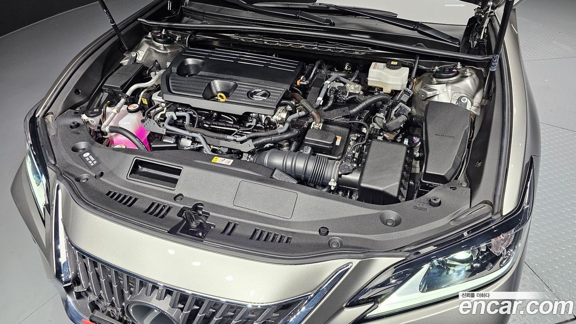 Lexus ES 2024