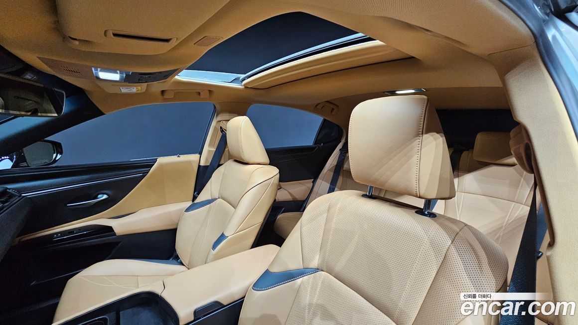 Lexus ES 2024