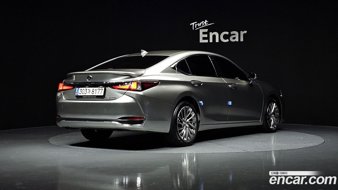 Lexus ES 2024