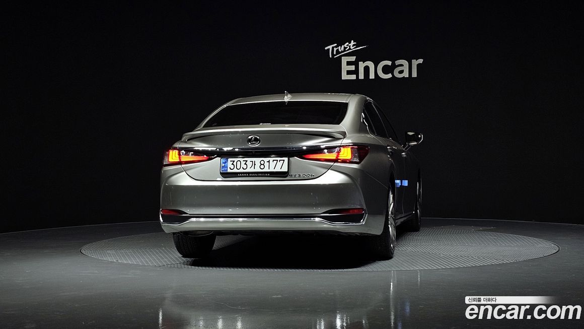 Lexus ES 2024