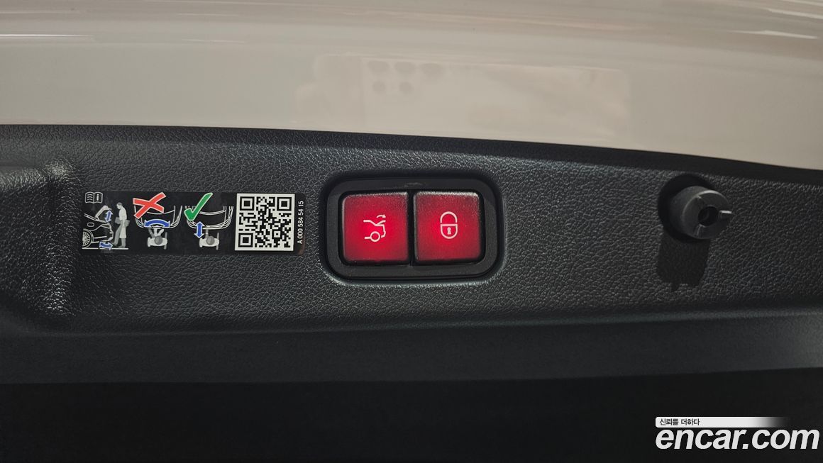 Mercedes-Benz E-Class 2025