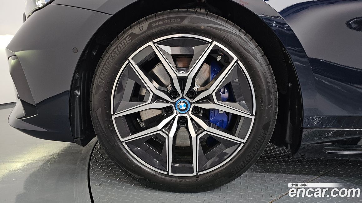 BMW i5 2025