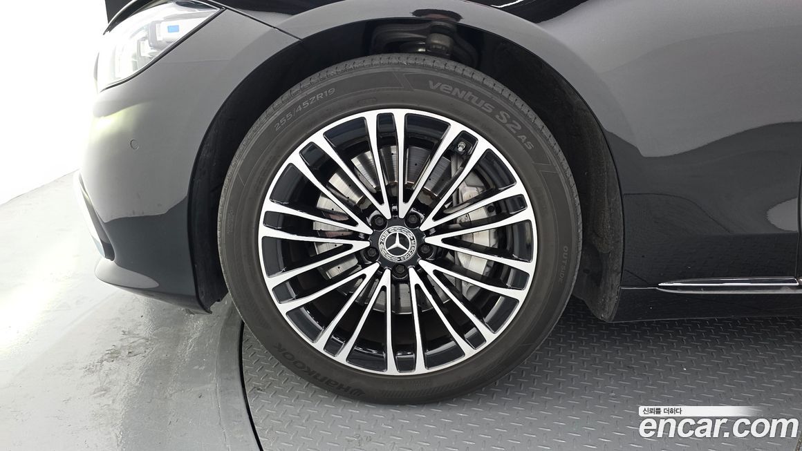 Mercedes-Benz S-Class 2023