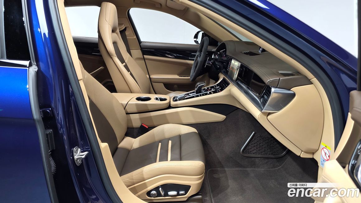 Porsche Panamera 2021