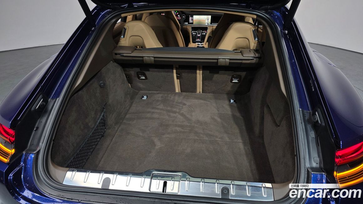 Porsche Panamera 2021