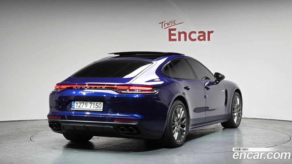 Porsche Panamera 2021