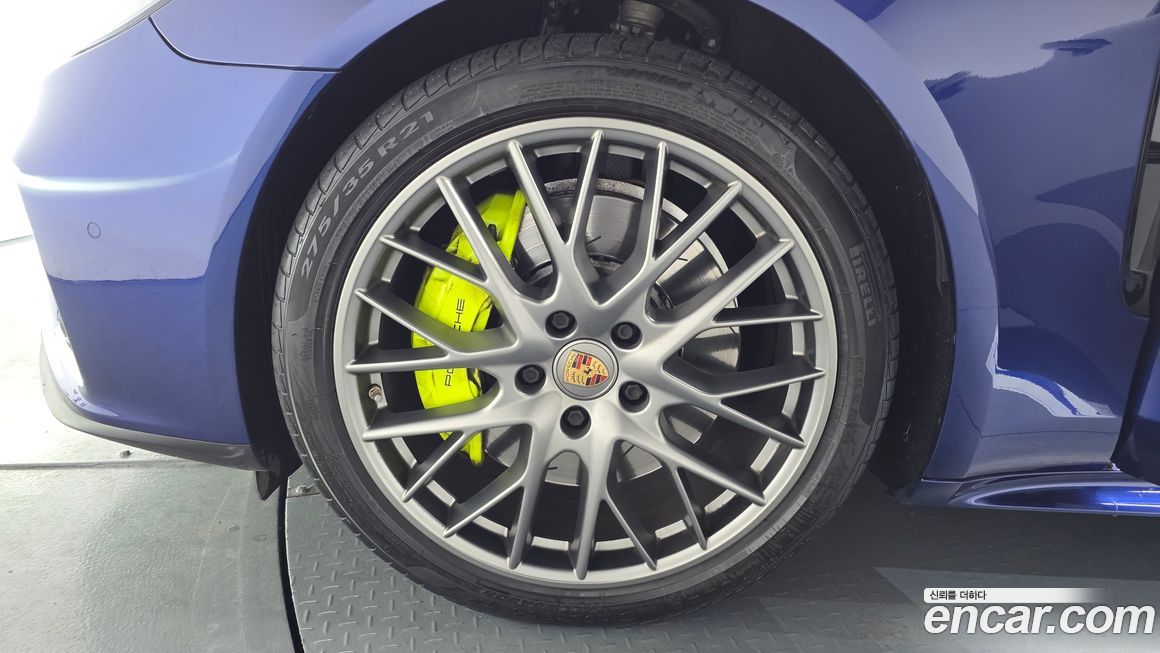 Porsche Panamera 2021