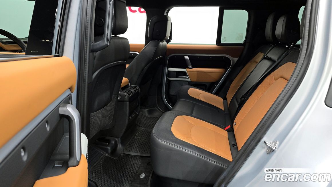 Land Rover Defender 2024