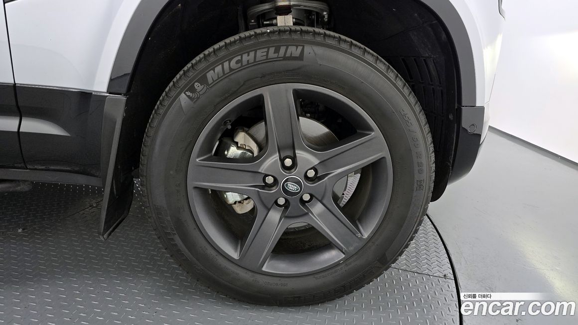 Land Rover Defender 2024