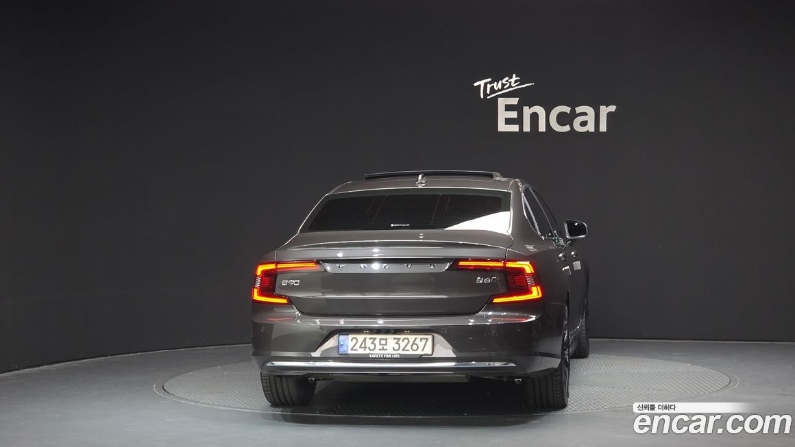 Volvo S90 2023
