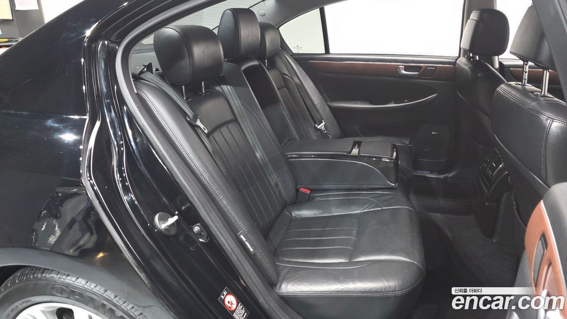 Hyundai Genesis 2012