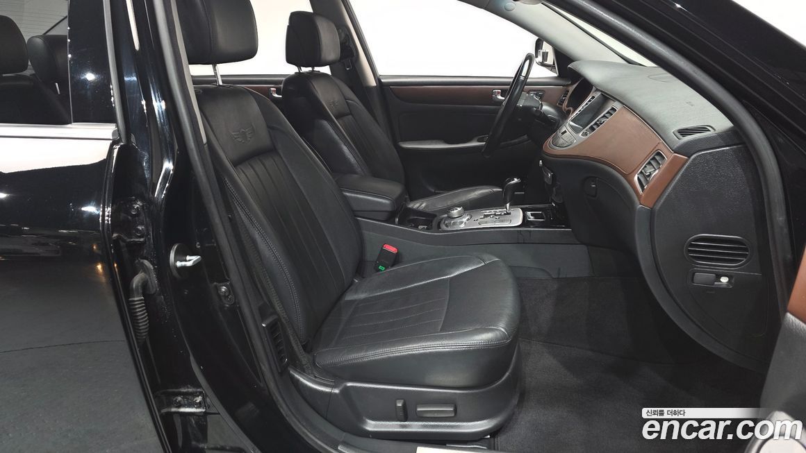 Hyundai Genesis 2012