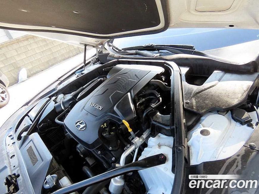 Hyundai Genesis 2016